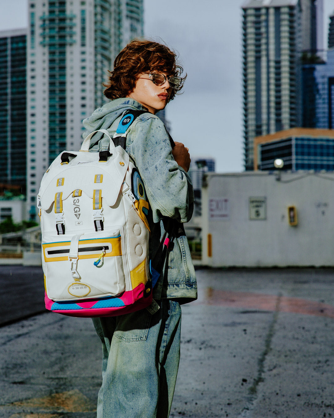 Backpack attached to luggage for seamless travel convenience