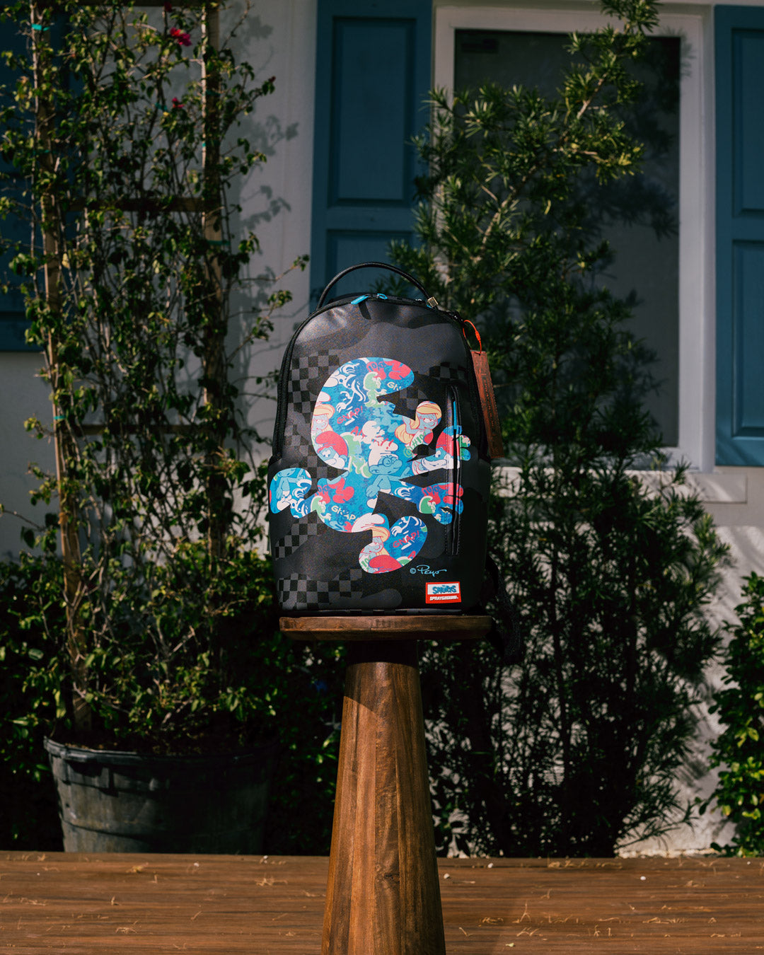 Side shot highlighting side pockets and adjustable straps for a comfortable fit