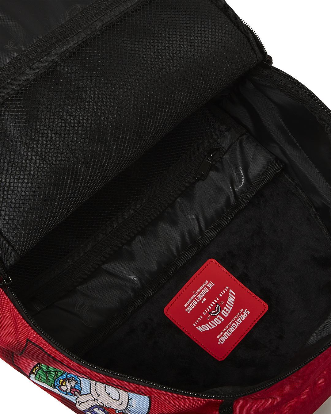 Sprayground Shark arts backpack - side pockets and ergonomic mesh back