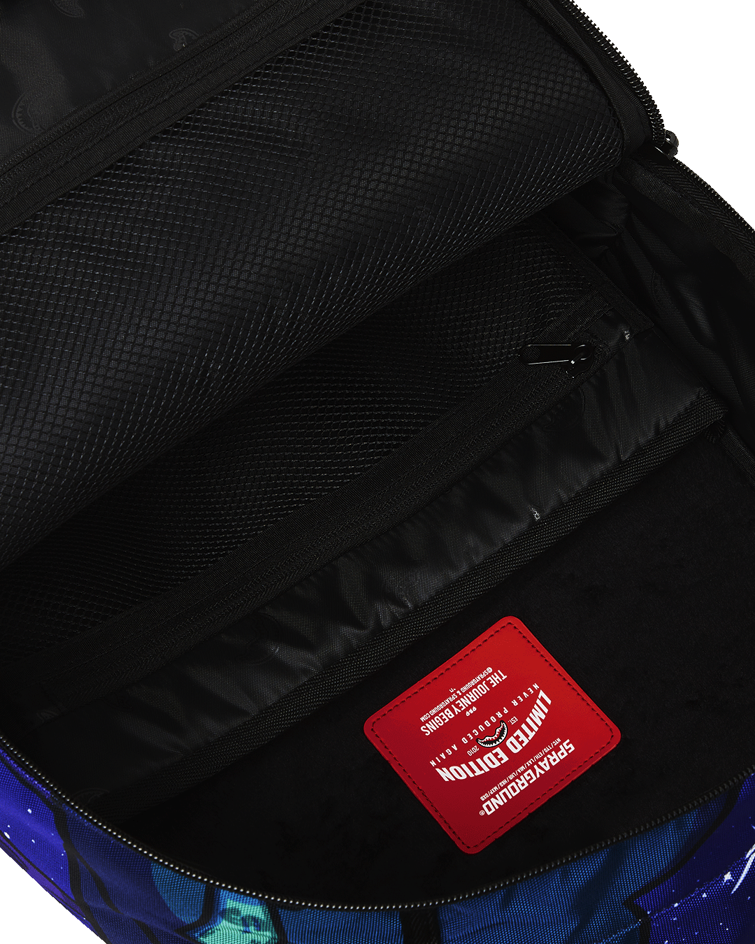 Diablo Deluxe backpack front view with gold zippers and side pockets