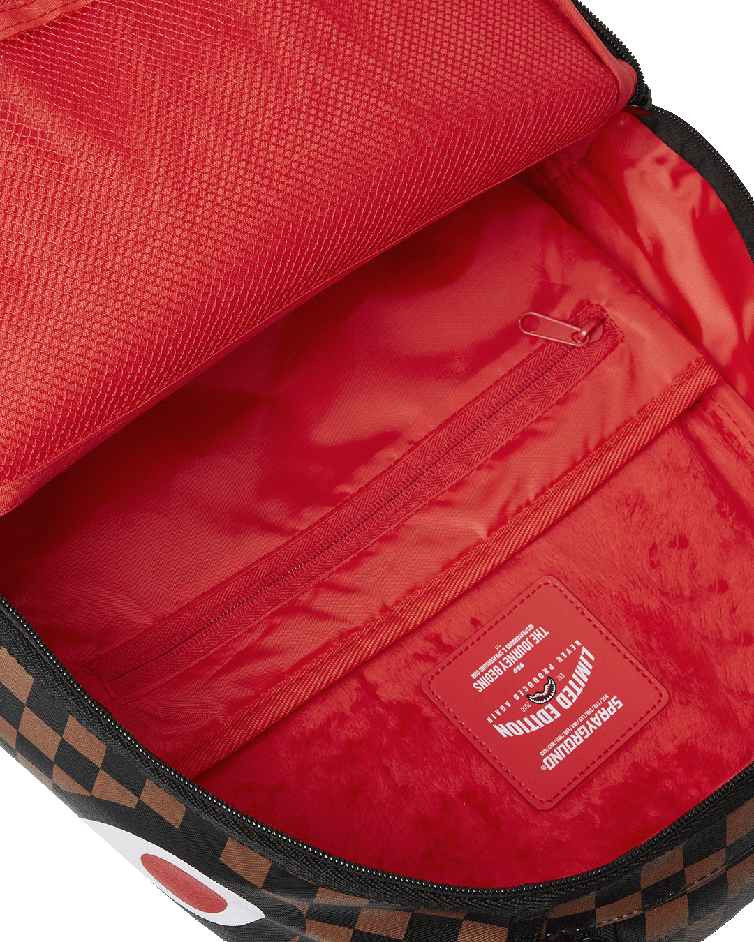 Bugs Bunny backpack with adjustable straps and side pockets.