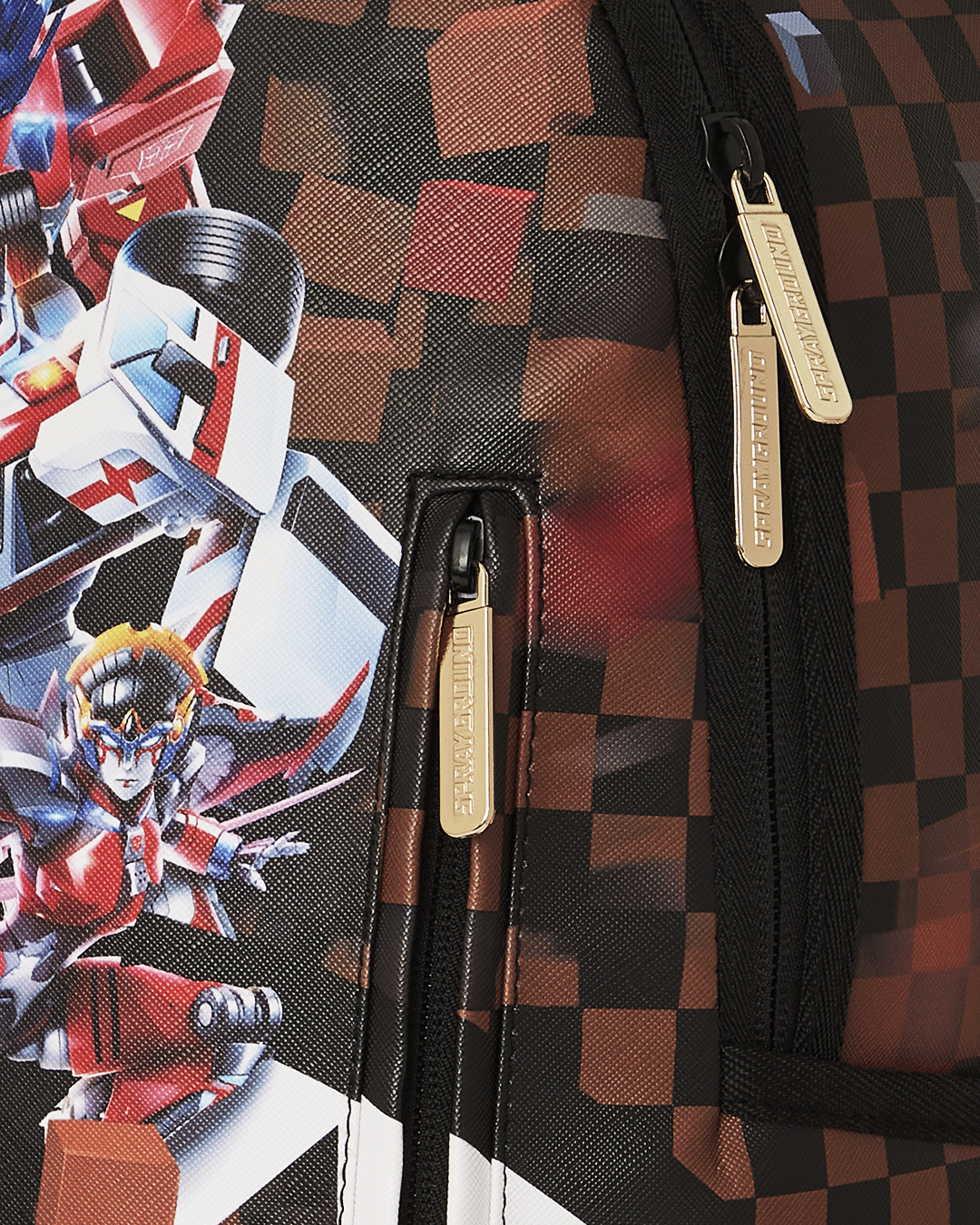 Side view highlighting adjustable straps and side pockets.
