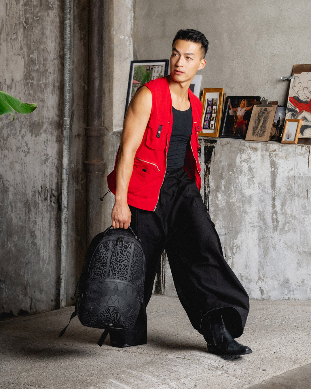 Back panel with ergonomic mesh padding and sleeve for attaching to rolling luggage