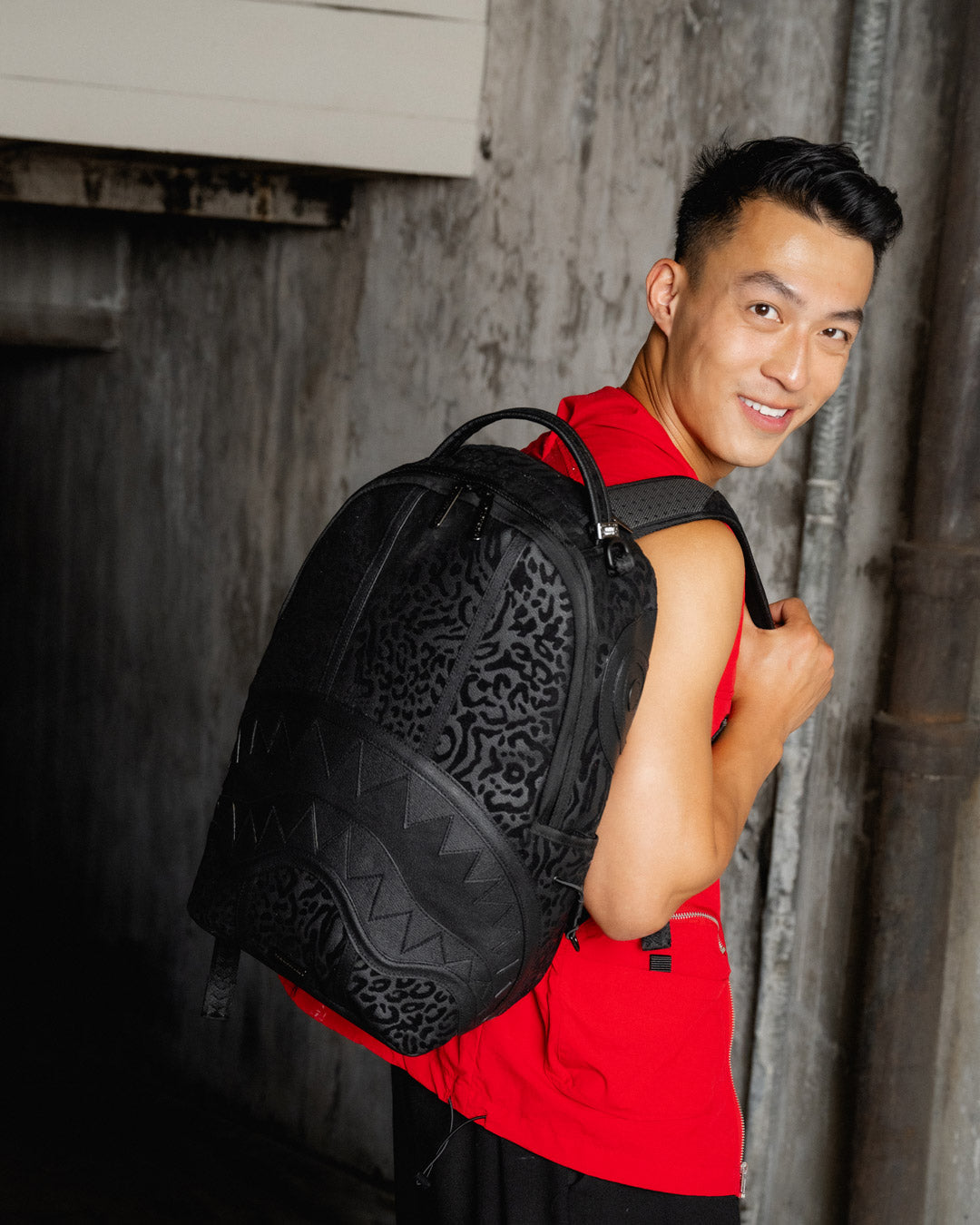 Back panel with ergonomic mesh padding and sleeve for attaching to rolling luggage