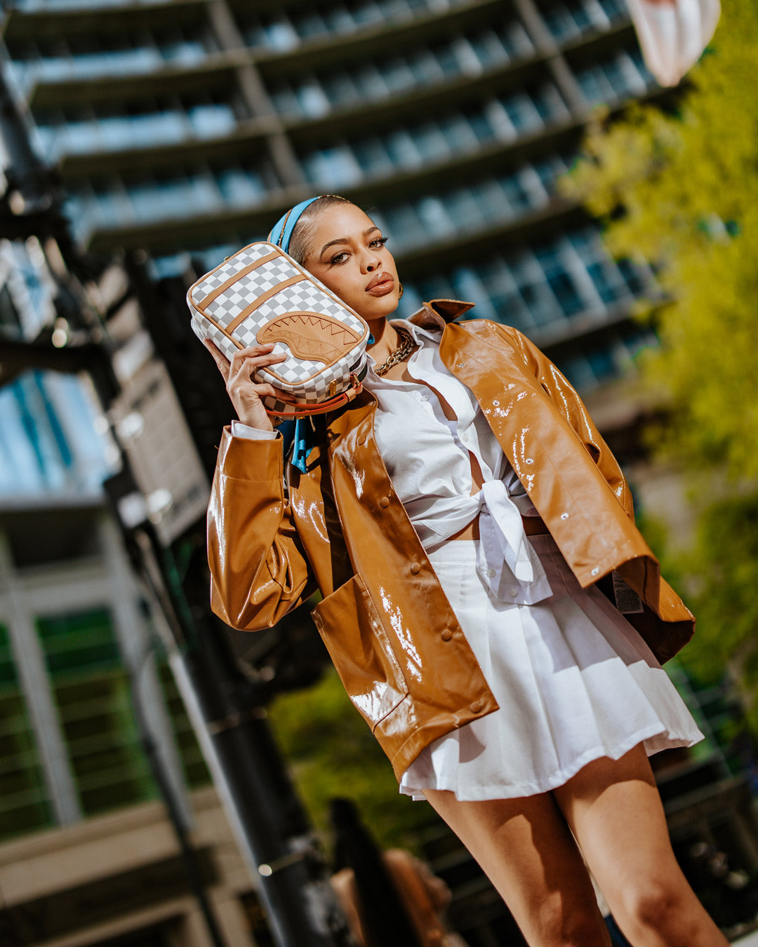 Stylish HENNY LATTE waist bag displayed against a vibrant background.