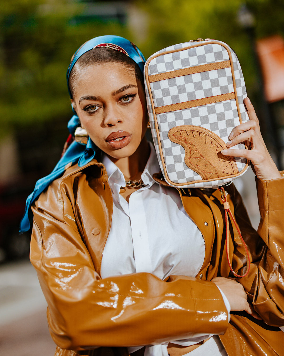 Close-up of the shark-shaped pocket on the HENNY LATTE travel waist bag.