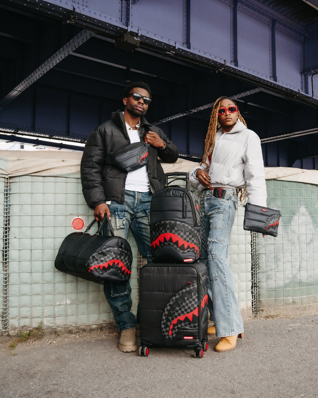 Waist bag styled casually with jeans and a jacket, ideal for everyday use.