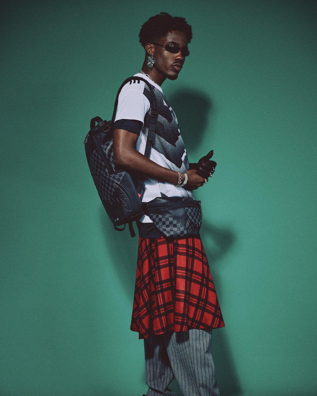 SavvyWave waist bag worn across chest during city commute