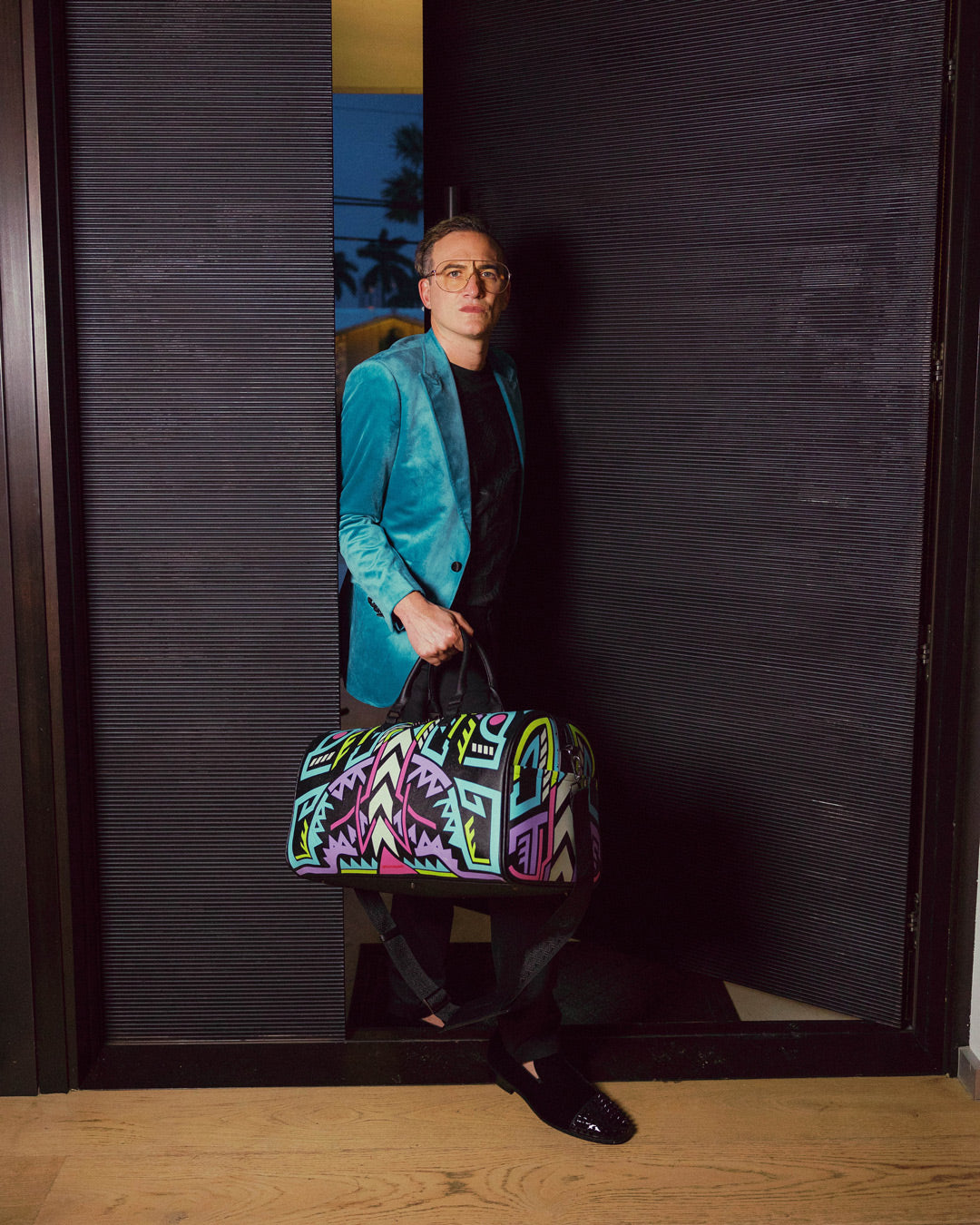Side view of the leather duffle bag with adjustable straps, ideal for weekend getaways.
