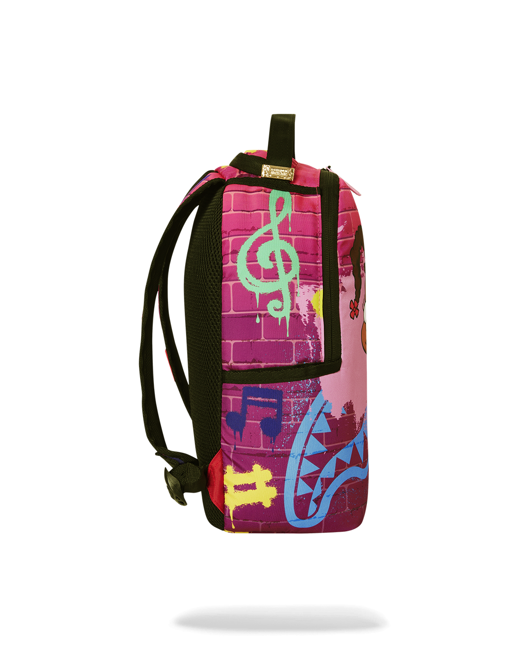 Adjustable mesh straps and ergonomic back padding for comfort