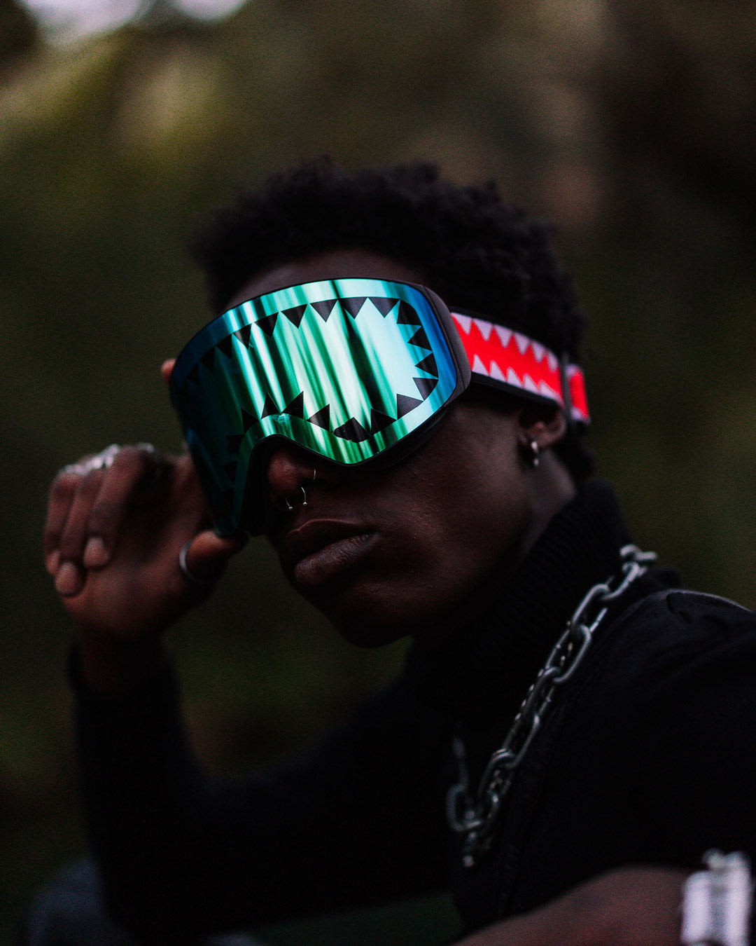 Arctic-Pro ski goggles with gold lens, modeled on mountain slope