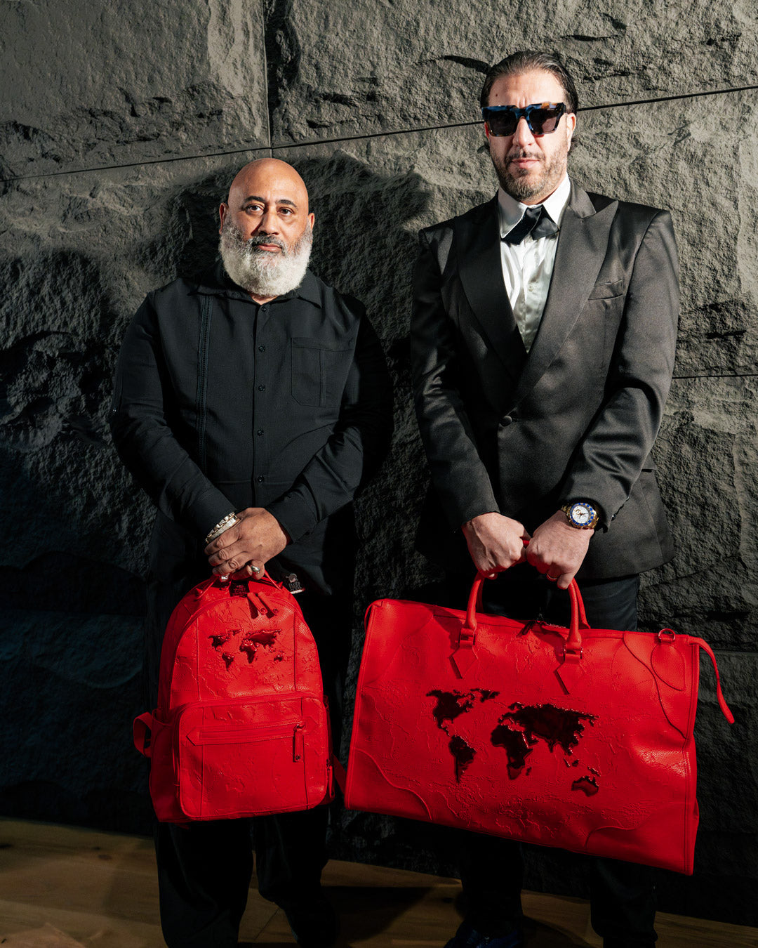 Travel-ready duffle bag with adjustable strap, ideal for weekend getaways or golf trips