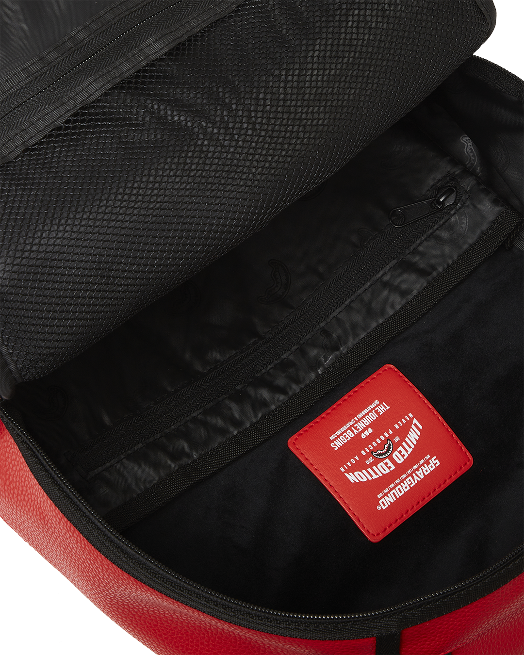Close-up of the adjustable straps and mesh ergonomic padding, ideal for daily use.