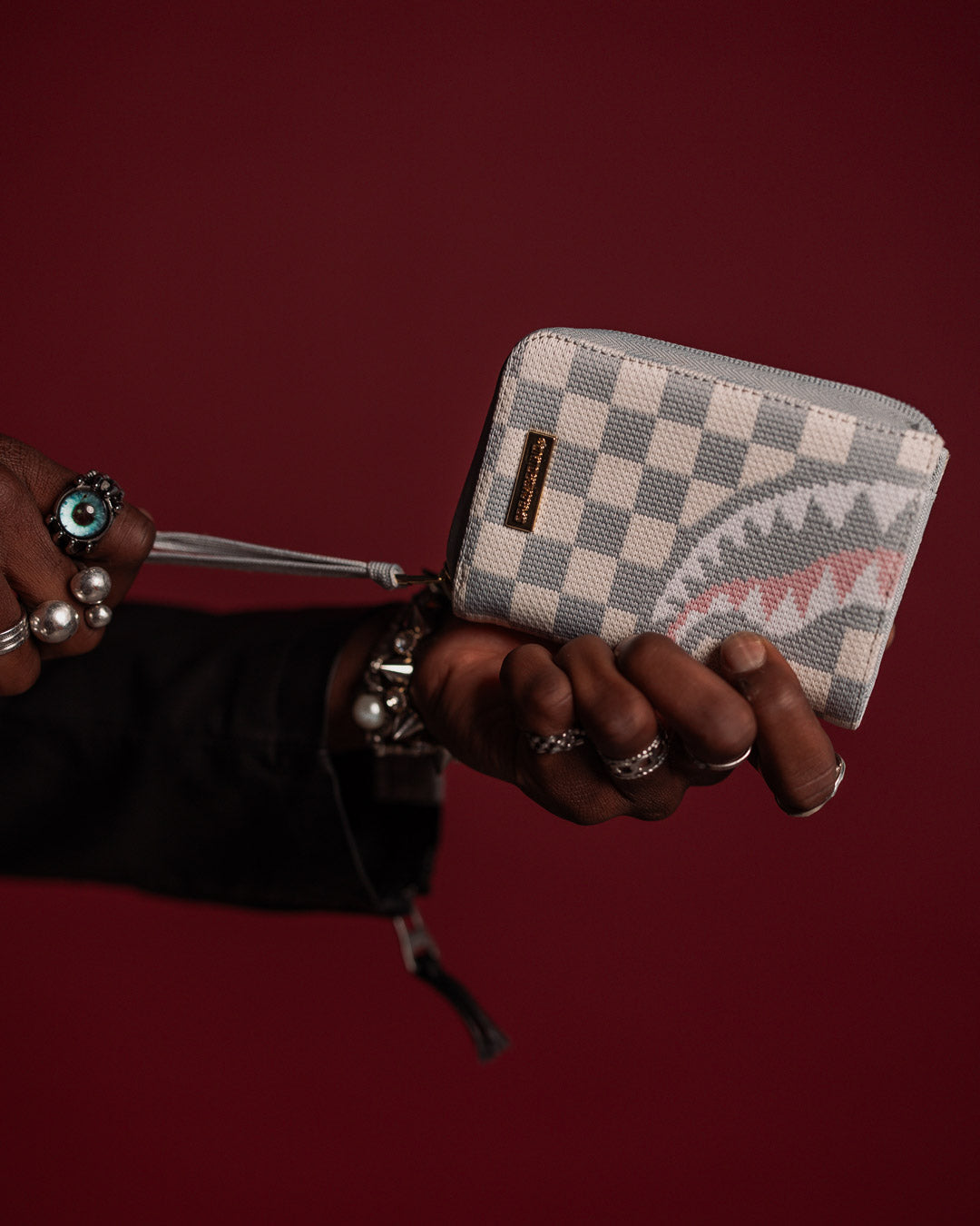Side profile of wallet highlighting the slim profile and ID window for daily convenience.