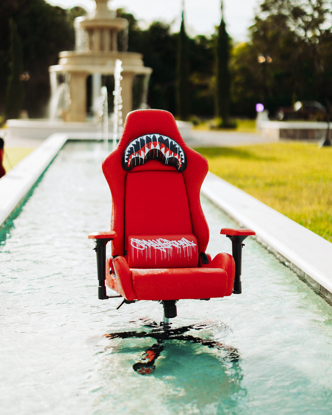 Front view of the KATANA Soundwave gaming chair highlighting ergonomic design and high backrest
